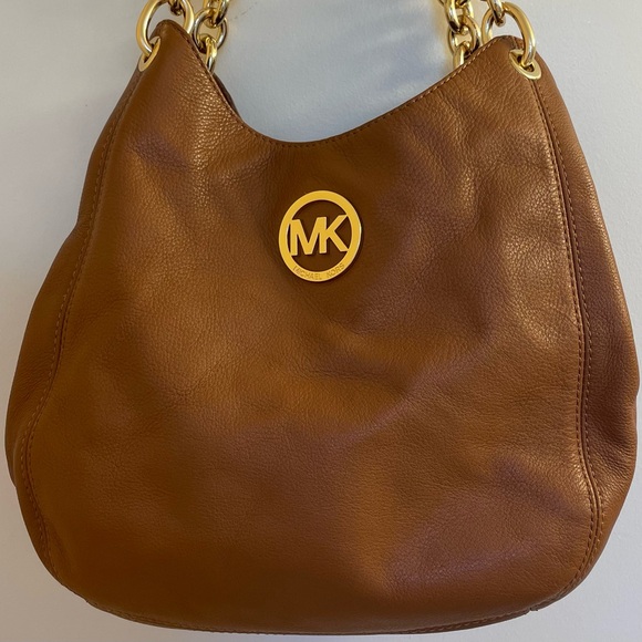 Sold MICHAEL KORS Pebble Leather Fulton Chain Med Shoulder Tote Luggage Brown - Picture 1 of 14